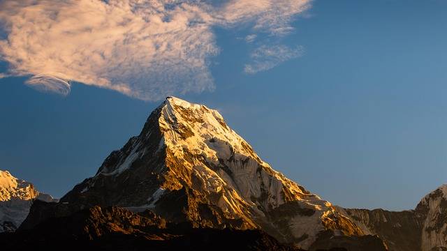 The Art of Solo Female Travel: Empowering Experiences, Safety Tips, and Inspiring Stories from Women Explorers